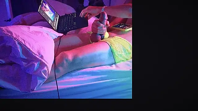 Snapshot of YouLikeBigDick9 chatting on March 13, 7:53 am YouLikeBigDick9 online show from March 13, 7:53 am