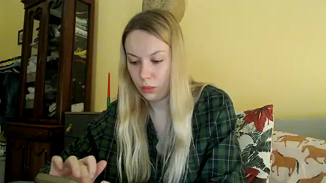 Snapshot of Scarlettford chatting on December 12, 3:16 pm Scarlettford online show from December 12, 3:16 pm