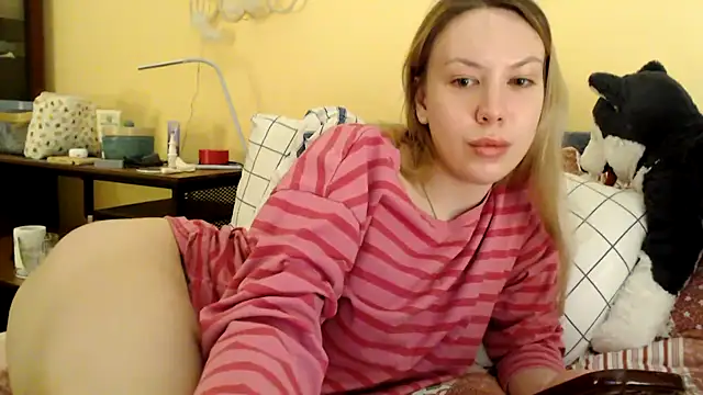 Snapshot of Scarlettford chatting on February 9, 4:07 pm Scarlettford online show from February 9, 4:07 pm