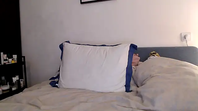 Scarlettford online show from April 18, 3:49 pm