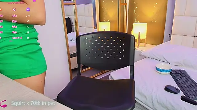 Snapshot of anahi_maite chatting on October 22, 8:30 pm anahi maite online show from October 22, 8:30 pm