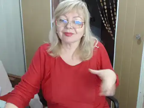 Snapshot of EvelynLoveShy chatting on December 26, 11:24 pm EvelynLoveShy online show from December 26, 11:24 pm