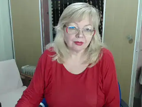 Snapshot of EvelynLoveShy chatting on December 29, 6:38 pm EvelynLoveShy online show from December 29, 6:38 pm