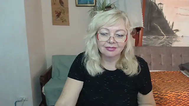 Snapshot of EvelynLoveShy chatting on October 29, 9:16 pm EvelynLoveShy online show from October 29, 9:16 pm