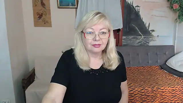 Snapshot of EvelynLoveShy chatting on November 16, 11:16 am EvelynLoveShy online show from November 16, 11:16 am