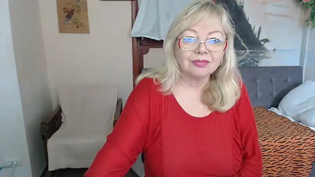Snapshot of EvelynLoveShy chatting on November 17, 11:27 am EvelynLoveShy online show from November 17, 11:27 am