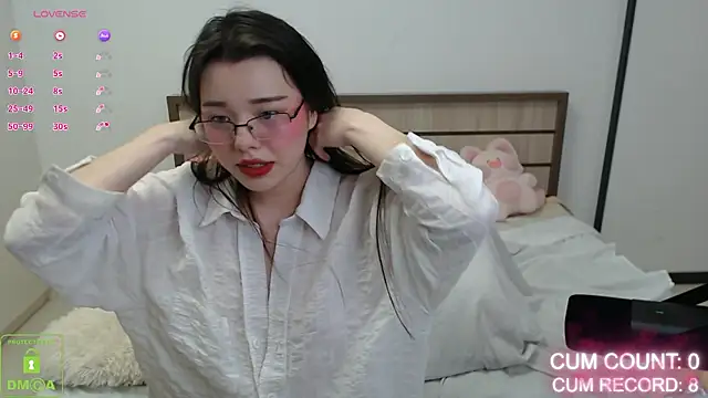 Snapshot of candyy_milika chatting on July 5, 2:35 pm candyy milika online show from July 5, 2:35 pm