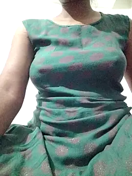 rituporna2004 online show from March 18, 1:36 pm