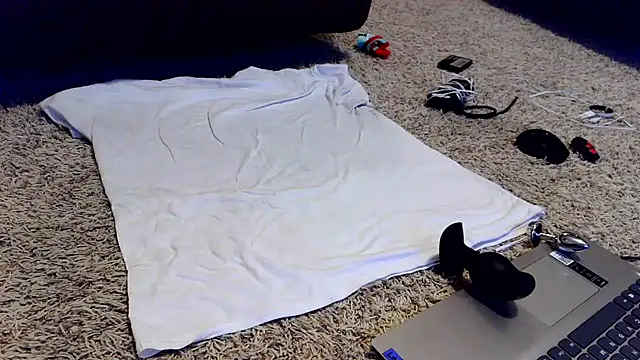 femgui69 online show from February 7, 11:41 pm