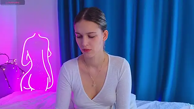 Snapshot of KimberliDean chatting on February 3, 7:29 am KimberliDean online show from February 3, 7:29 am