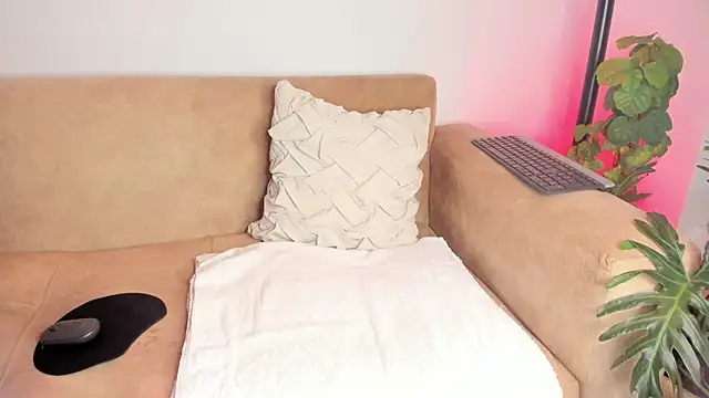 Snapshot of iam-ella18 chatting on November 28, 1:08 am iam-ella18 online show from November 28, 1:08 am