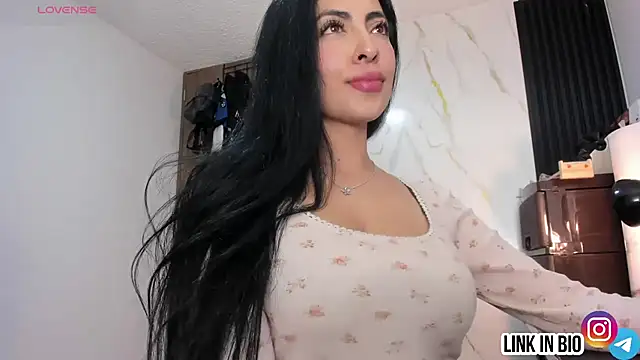 Snapshot of Sophy_diamonds chatting on July 18, 4:38 am Sophy diamonds online show from July 18, 4:38 am