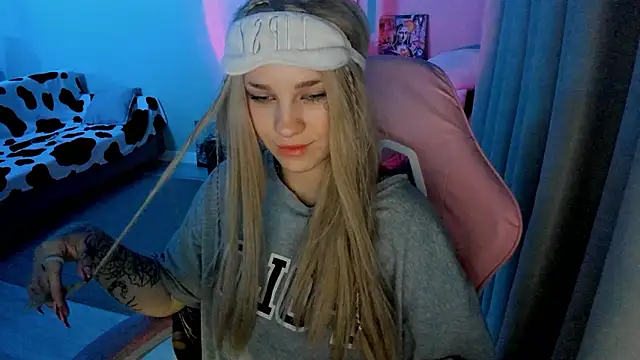 Snapshot of Ledy_WWWII chatting on December 1, 6:30 pm Ledy WWWII online show from December 1, 6:30 pm