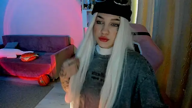 Snapshot of Ledy_WWWII chatting on December 27, 12:45 pm Ledy WWWII online show from December 27, 12:45 pm