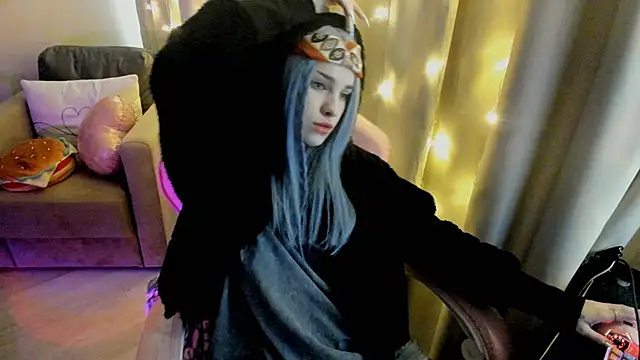 Snapshot of Ledy_WWWII chatting on January 13, 11:52 am Ledy WWWII online show from January 13, 11:52 am