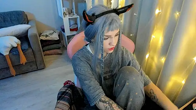 Snapshot of Ledy_WWWII chatting on January 29, 4:52 pm Ledy WWWII online show from January 29, 4:52 pm