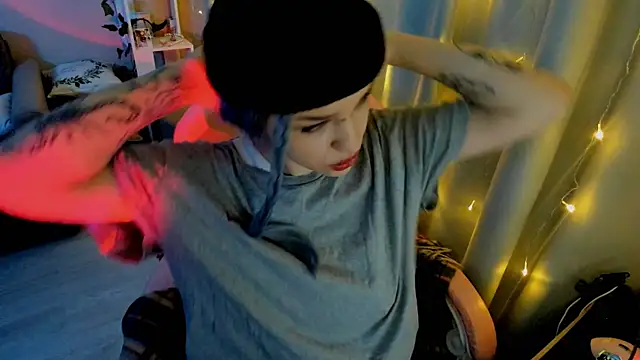 Snapshot of Ledy_WWWII chatting on January 30, 4:34 pm Ledy WWWII online show from January 30, 4:34 pm