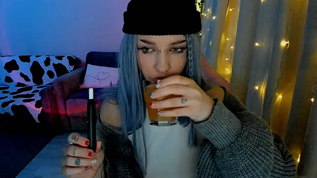 Snapshot of Ledy_WWWII chatting on January 31, 11:24 am Ledy WWWII online show from January 31, 11:24 am