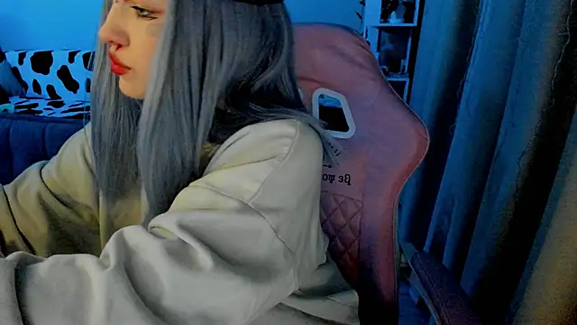 Snapshot of Ledy_WWWII chatting on February 4, 3:15 pm Ledy WWWII online show from February 4, 3:15 pm