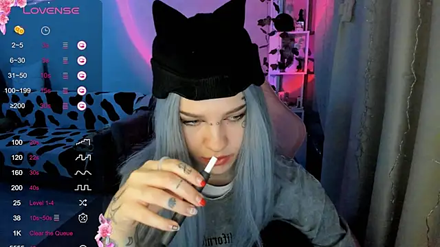 Snapshot of Ledy_WWWII chatting on February 8, 3:42 pm Ledy WWWII online show from February 8, 3:42 pm