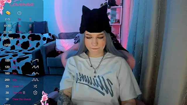 Snapshot of Ledy_WWWII chatting on February 16, 4:21 pm Ledy WWWII online show from February 16, 4:21 pm