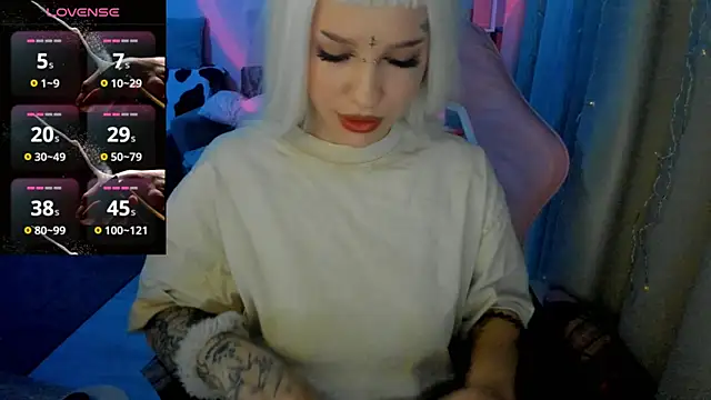 Snapshot of Ledy_WWWII chatting on February 19, 9:36 pm Ledy WWWII online show from February 19, 9:36 pm