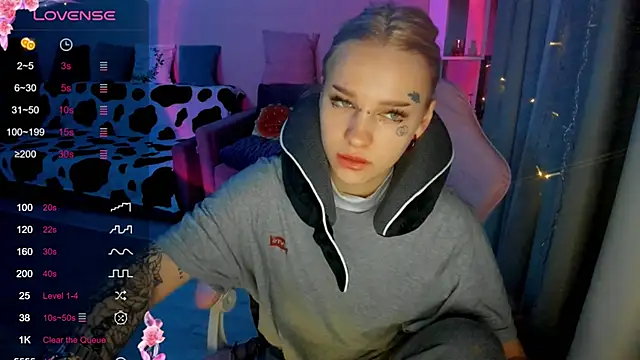 Snapshot of Ledy_WWWII chatting on February 22, 5:02 pm Ledy WWWII online show from February 22, 5:02 pm