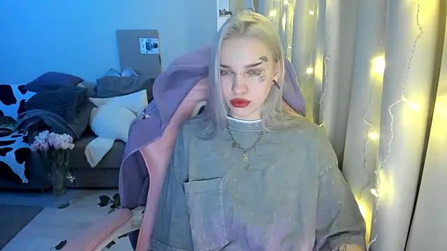 Snapshot of Ledy_WWWII chatting on March 10, 6:23 pm Ledy WWWII online show from March 10, 6:23 pm