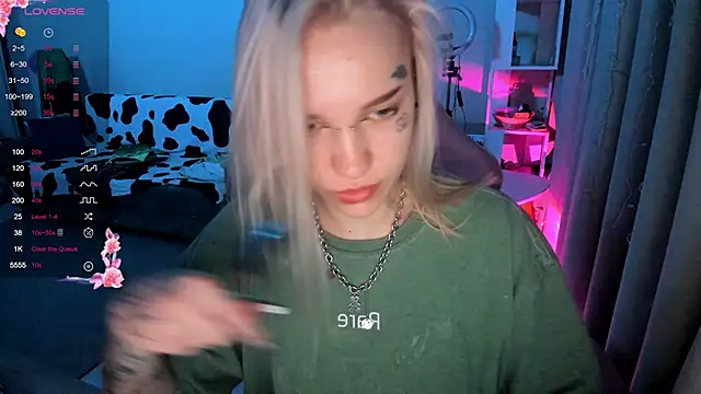 Snapshot of Ledy_WWWII chatting on March 22, 7:09 pm Ledy WWWII online show from March 22, 7:09 pm