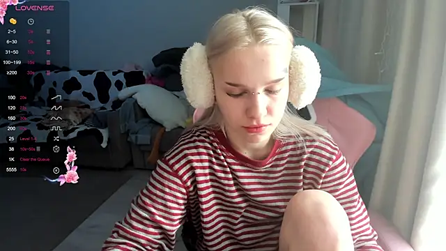 Snapshot of Ledy_WWWII chatting on March 23, 5:21 am Ledy WWWII online show from March 23, 5:21 am