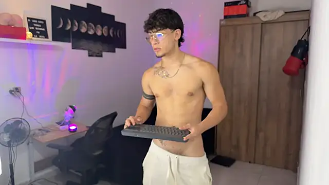 Snapshot of Kisan_Smith chatting on October 12, 3:38 am Kisan Smith online show from October 12, 3:38 am