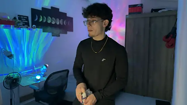 Snapshot of Kisan_Smith chatting on October 21, 3:29 am Kisan Smith online show from October 21, 3:29 am