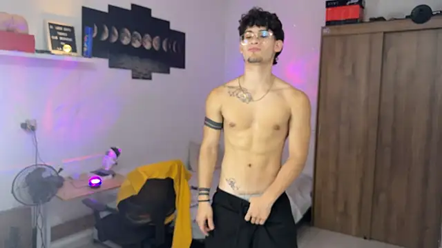 Snapshot of Kisan_Smith chatting on November 4, 2:21 am Kisan Smith online show from November 4, 2:21 am