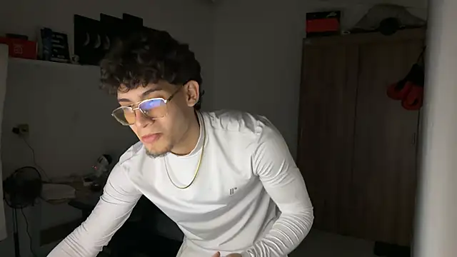 Snapshot of Kisan_Smith chatting on November 21, 1:37 am Kisan Smith online show from November 21, 1:37 am