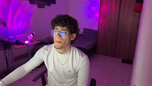 Snapshot of Kisan_Smith chatting on December 19, 4:08 am Kisan Smith online show from December 19, 4:08 am