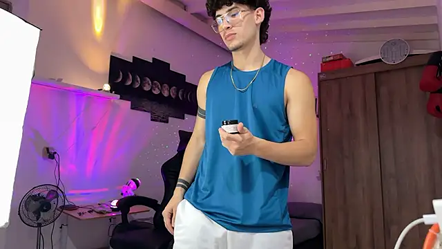 Kisan Smith online show from February 28, 1:06 am