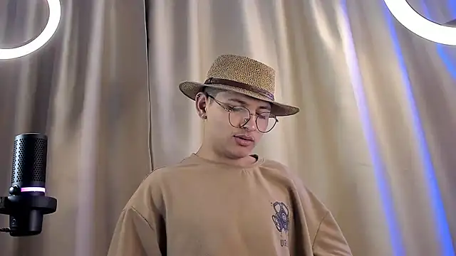 a lejandro 0 8 online show from February 4, 7:07 am