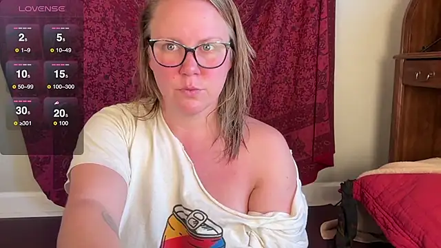 GlitterKitty108 online show from November 28, 2:31 pm