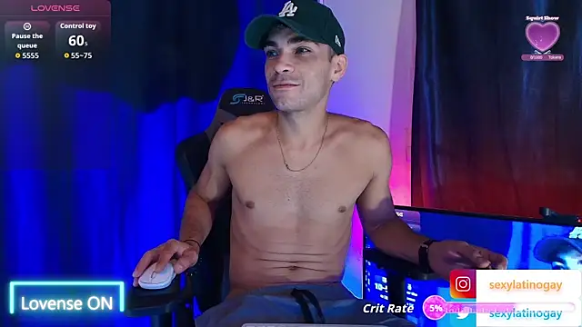 Snapshot of sexyboycolombi4 chatting on August 3, 9:26 am sexyboycolombi4 online show from August 3, 9:26 am