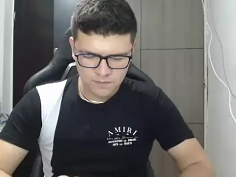 Plug Control online show from March 1, 6:43 pm