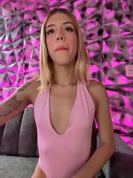 Snapshot of Courtney_gonet chatting on November 20, 1:44 pm Courtney gonet online show from November 20, 1:44 pm