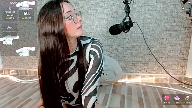 emma unu online show from March 29, 3:39 am