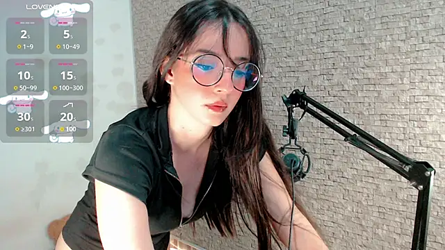 Snapshot of emma_unu chatting on July 10, 2:49 am emma unu online show from July 10, 2:49 am