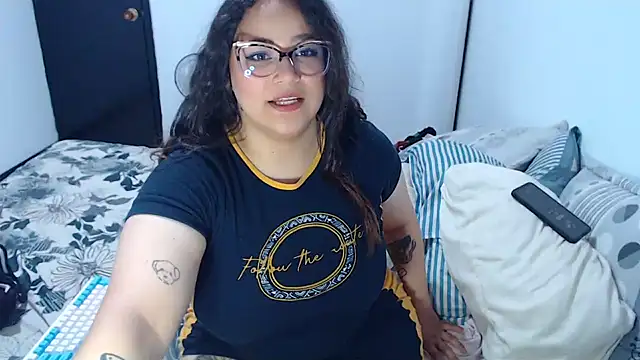 Snapshot of Luciernaga18 chatting on February 4, 3:11 am Luciernaga18 online show from February 4, 3:11 am