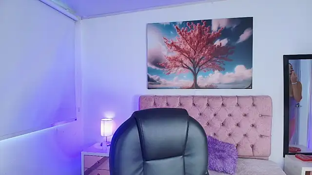 Julianaa Castro  online show from March 31, 11:43 am