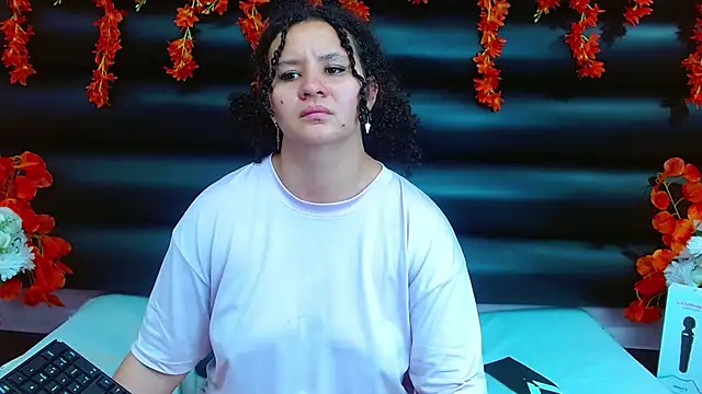 Snapshot of AlaSmith chatting on February 4, 8:02 am AlaSmith online show from February 4, 8:02 am