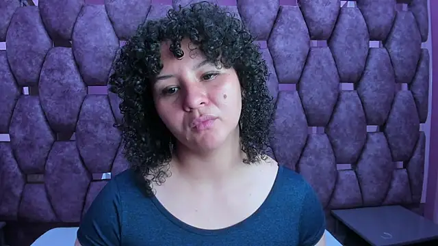 Snapshot of AlaSmith chatting on November 3, 1:29 am AlaSmith online show from November 3, 1:29 am