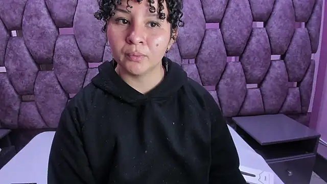 Snapshot of AlaSmith chatting on November 5, 2:11 am AlaSmith online show from November 5, 2:11 am