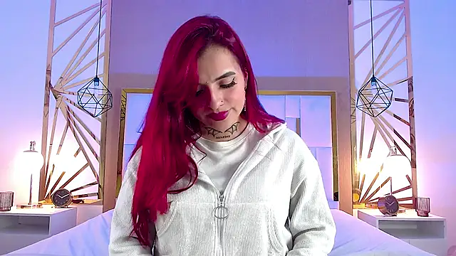 Snapshot of valeriee_millerr_ chatting on December 6, 4:49 pm valeriee millerr online show from December 6, 4:49 pm