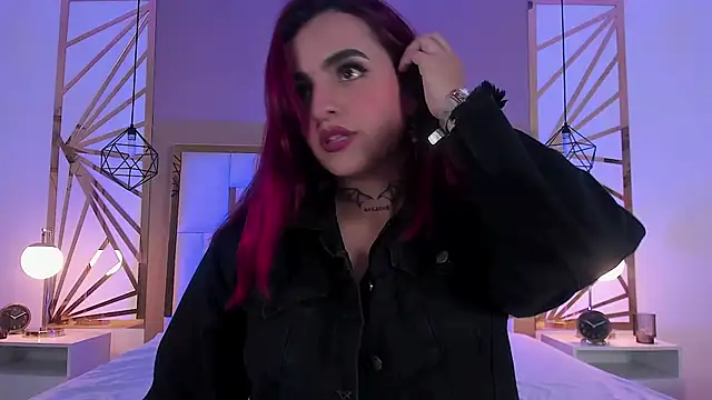Snapshot of valeriee_millerr_ chatting on December 20, 6:24 pm valeriee millerr online show from December 20, 6:24 pm